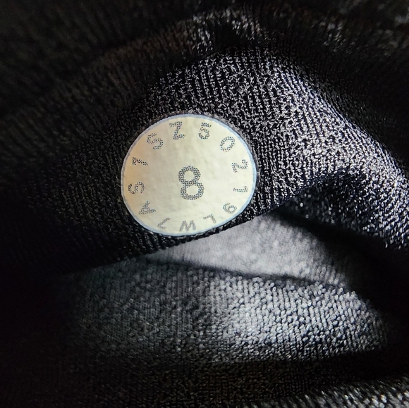 Lululemon Cinch and Stretch Short 2.5" Black Womens 8 - Picture 9 of 9